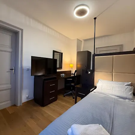 Linden-charm Homestay *
